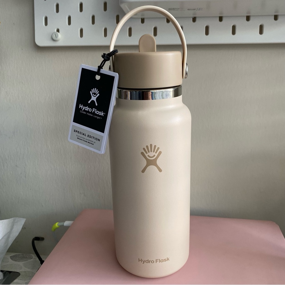 Hydroflask × Whole Foods Special Edition 32oz Almond with straw lid